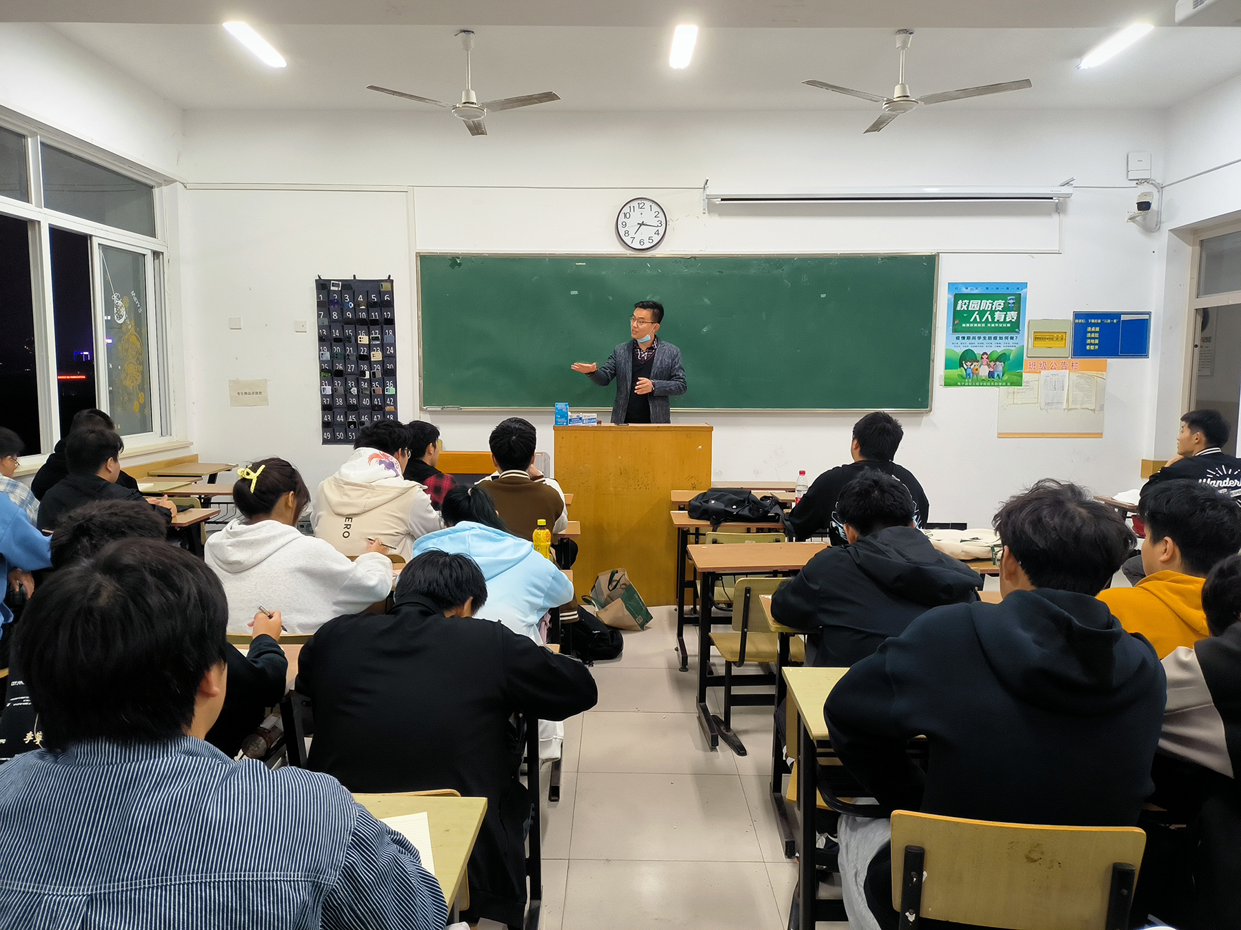 “面对面、话心声”：电子工程学院/智能制造学院开展“院长微班会”